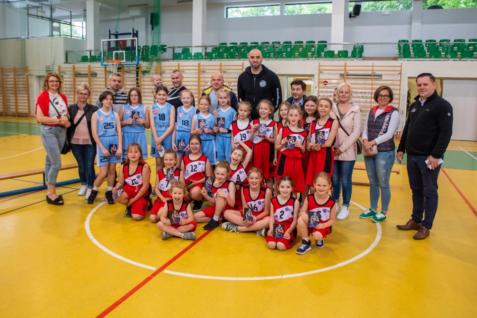 Pamiątkowe zdjęcie z uczestnikami spotkania